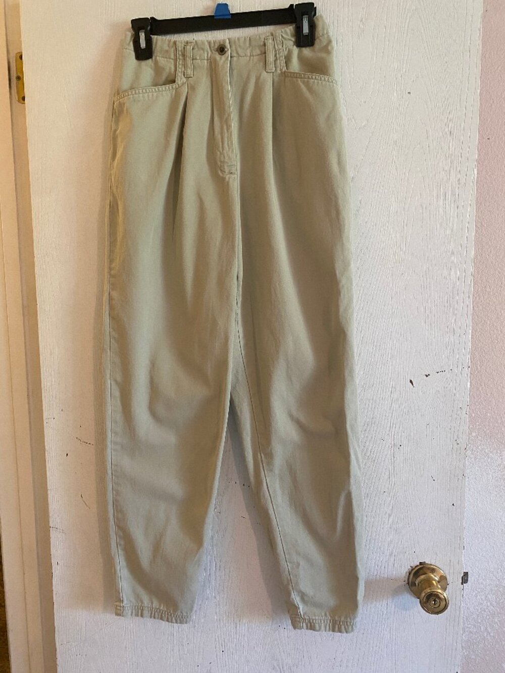 Women's Vintage NY Line Pants 8 Khaki Pleated pants with Relaxed Tapered Fit